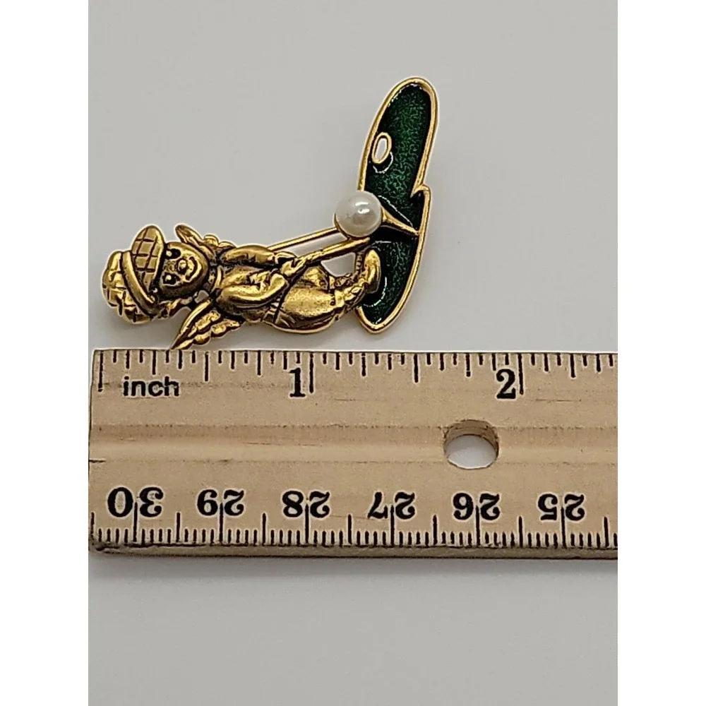 Vintage gold tone signed Danecraft GOLF Angel w/ faux‎ pearl enamel brooch pin